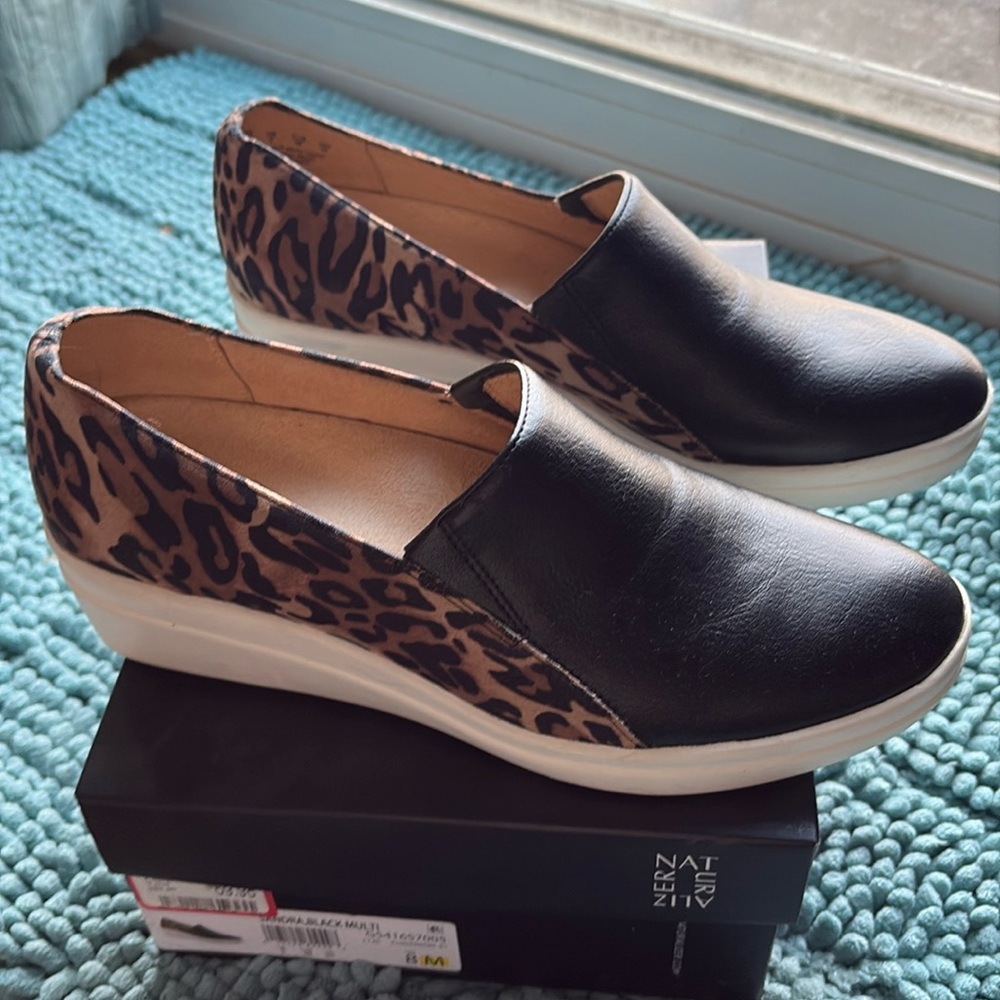 Naturalizer Sandra black & leopard wedge